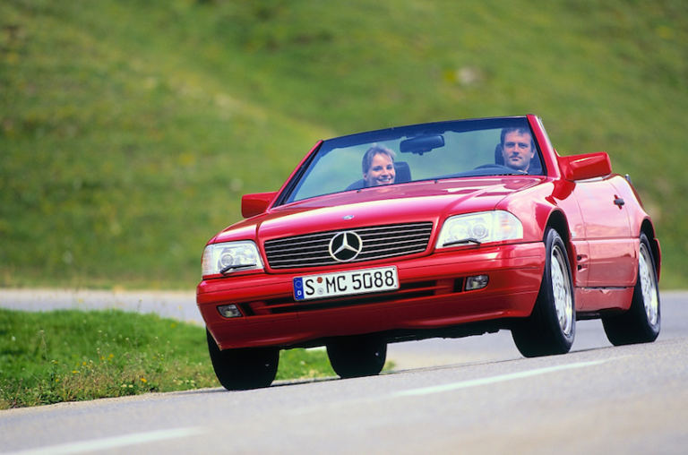 Автомобиль лево. Mercedes SL r129 Рестайлинг. Мерседес SL 90. Мерседес 129 купе. Mercedes SL 90s.