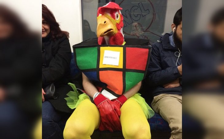 Модники в метро: 40 смішних фото
