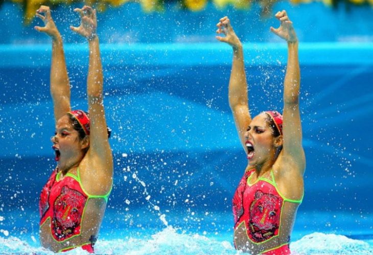 A Splashing Funny Collection of 25 Synchronized Swimming Photos