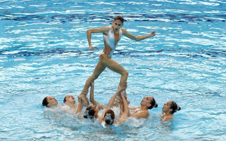 A Splashing Funny Collection of 25 Synchronized Swimming Photos