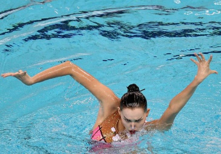 A Splashing Funny Collection of 25 Synchronized Swimming Photos