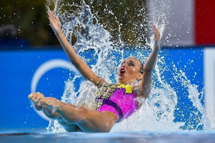 A Splashing Funny Collection of 25 Synchronized Swimming Photos