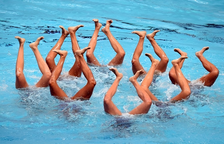 A Splashing Funny Collection of 25 Synchronized Swimming Photos
