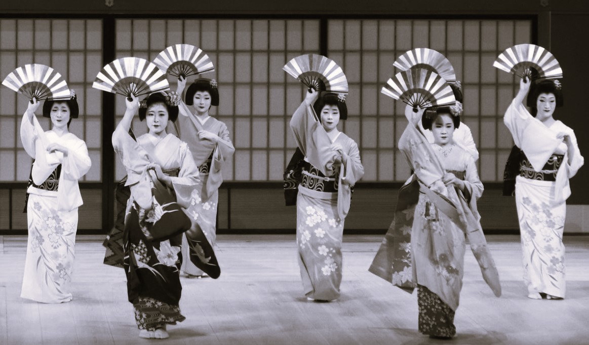 Amazing Facts About Geisha and Their Beautiful Photos