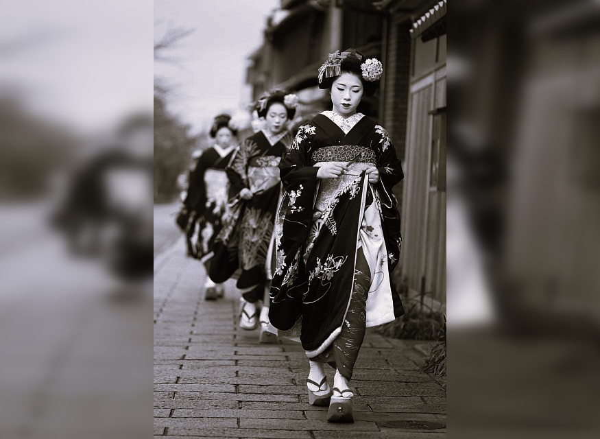 Amazing Facts About Geisha and Their Beautiful Photos