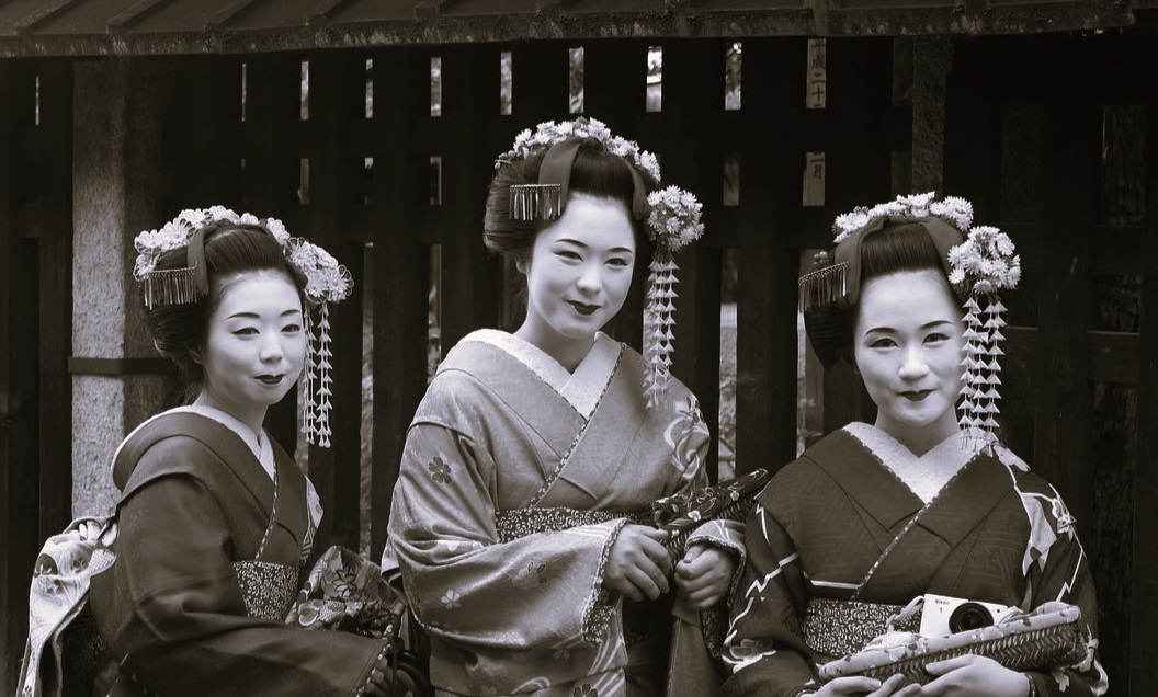 Amazing Facts About Geisha and Their Beautiful Photos