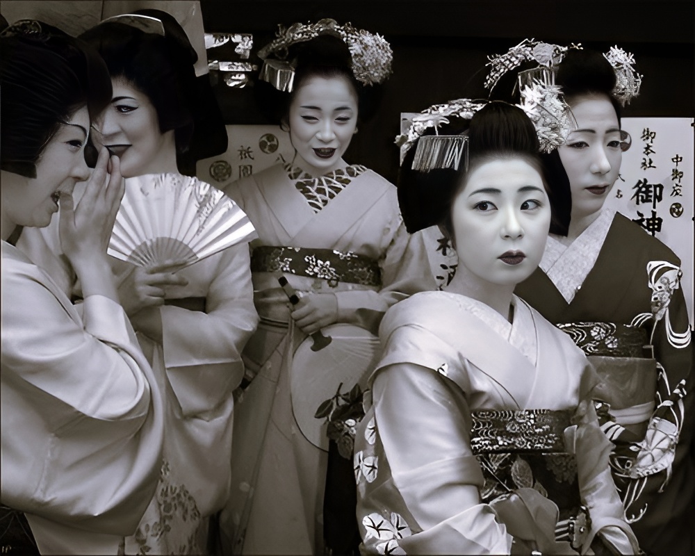 Amazing Facts About Geisha and Their Beautiful Photos