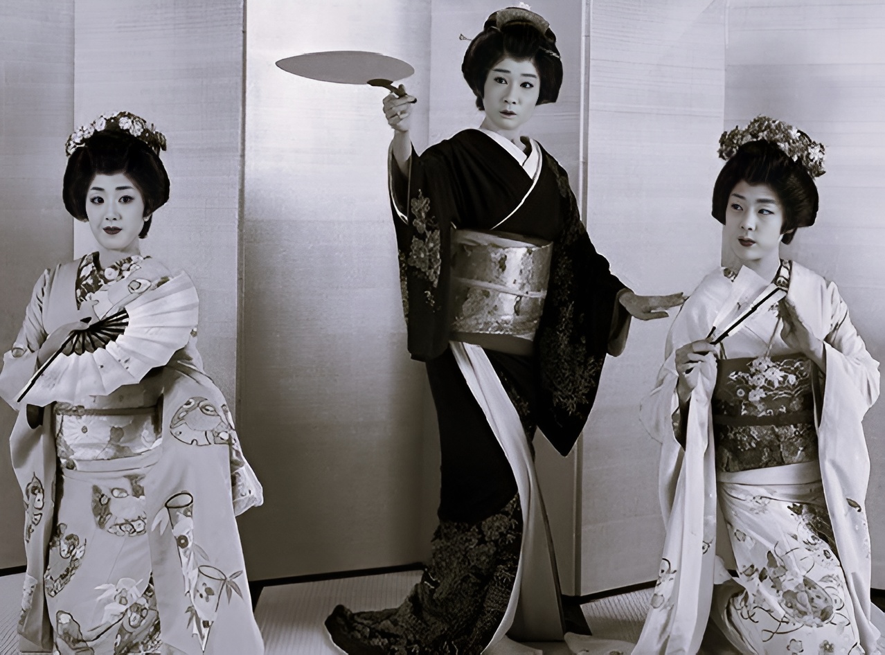 Amazing Facts About Geisha and Their Beautiful Photos